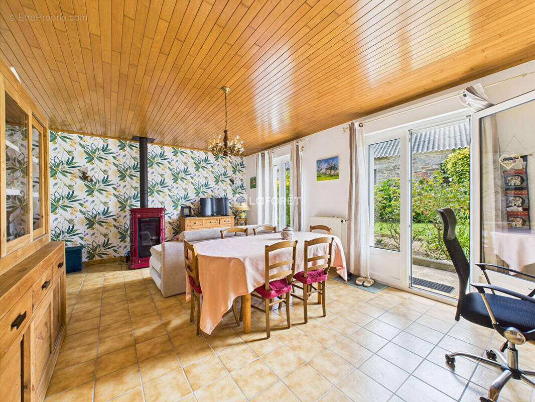 Maison à TREGOUREZ