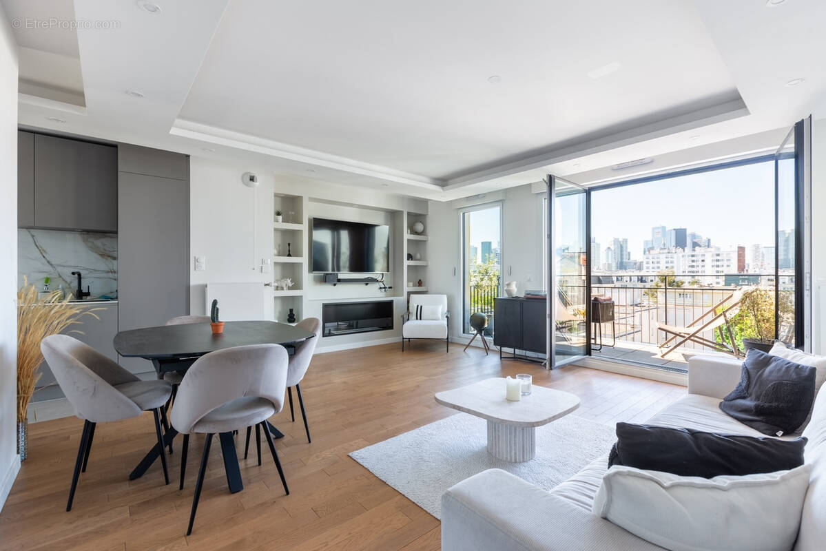Appartement à COURBEVOIE