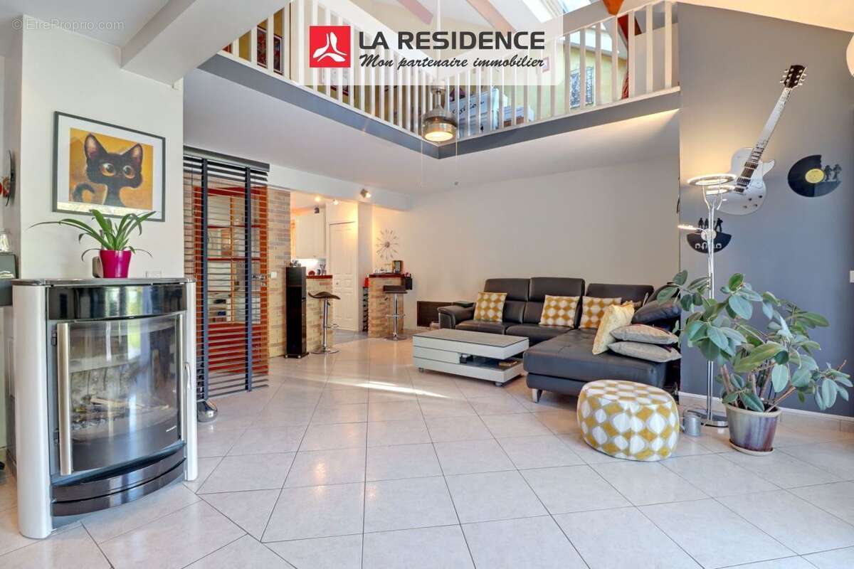 Maison à JOUY-LE-MOUTIER