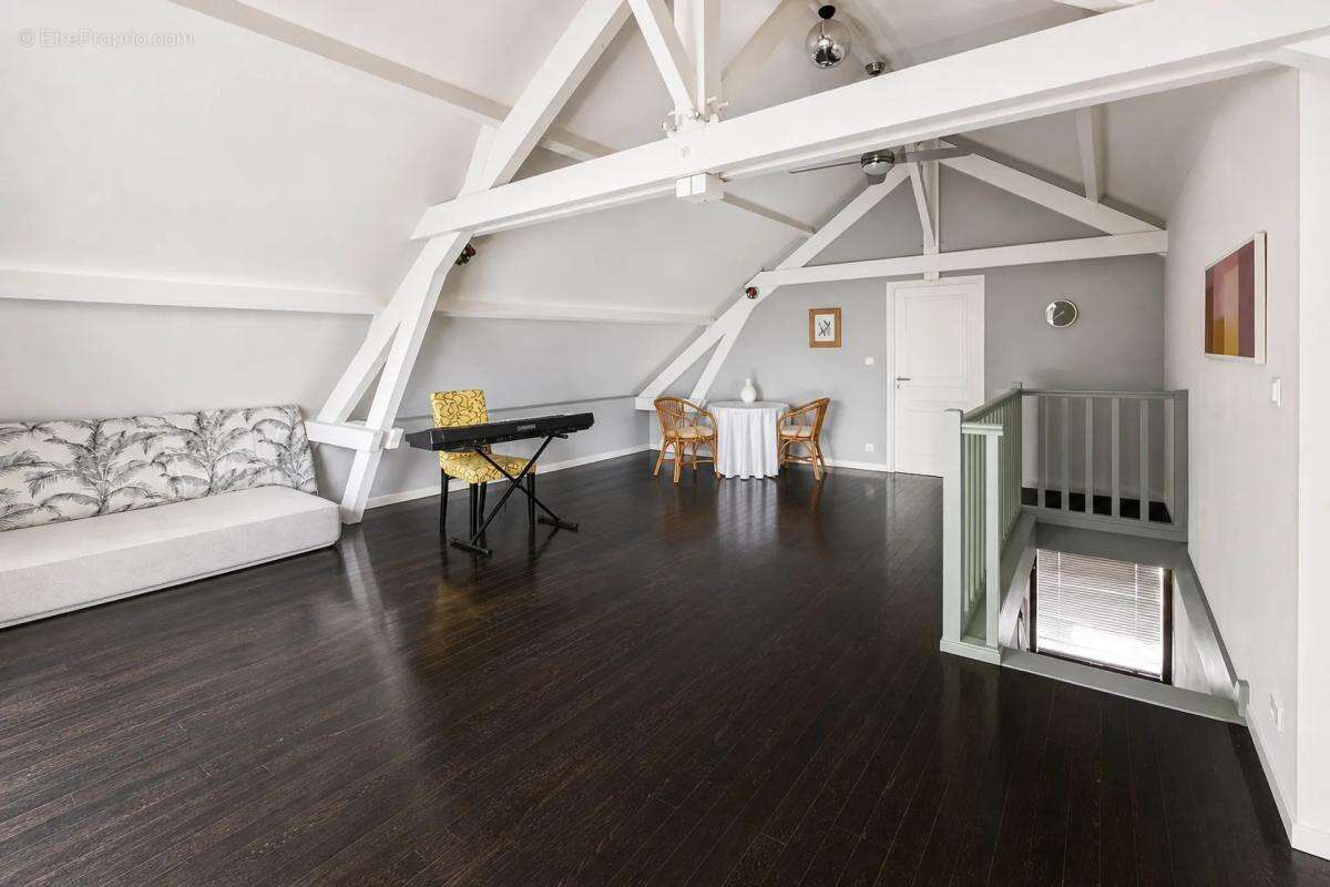 Maison de 8 pièces de 189 m² à Saint-Saturnin - photo 5