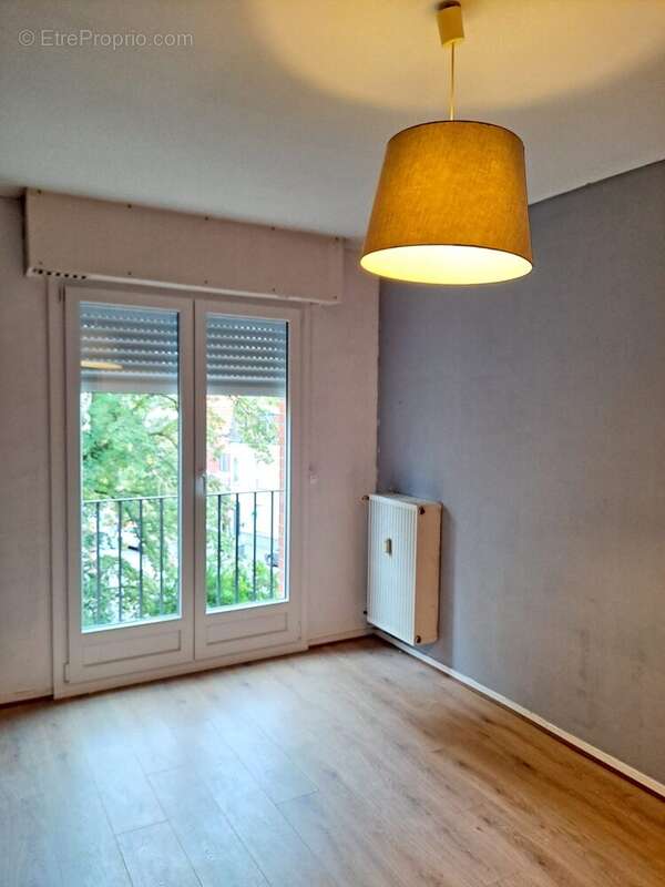 chambre; les stores électriques sont neufs - Appartement à SAINT-ANDRE-LEZ-LILLE
