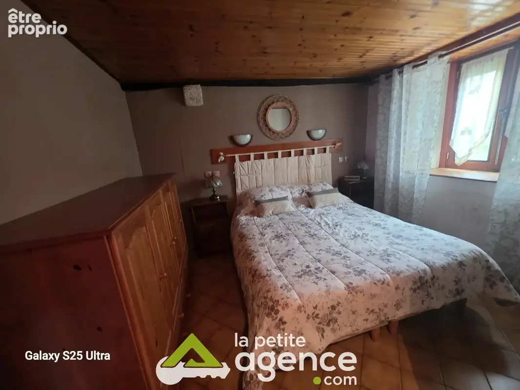 MEILLANT : Belle maison T4 édifiée sur 4129m2 de terrain clôturé et arboré avec deux garages - photo 8