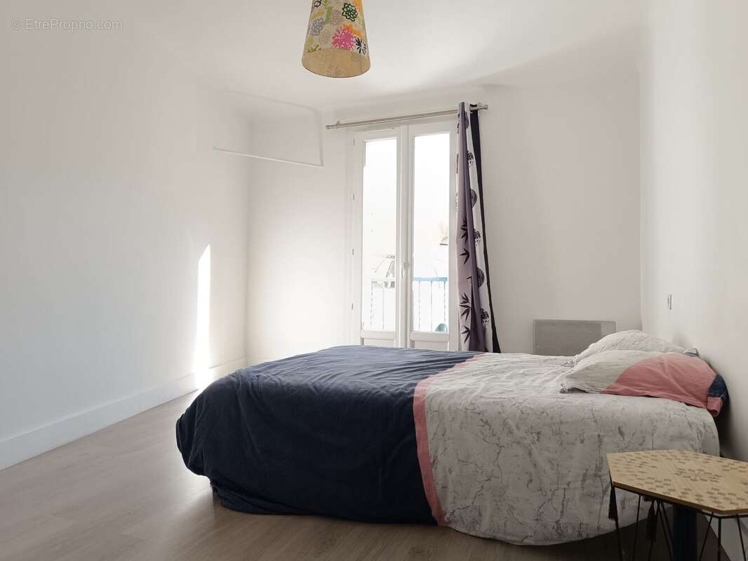 Chambre 1 - Appartement à NARBONNE