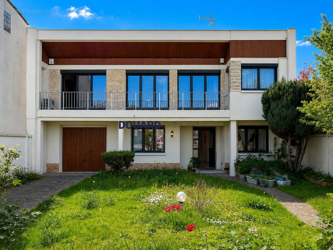 Maison à CARRIERES-SUR-SEINE