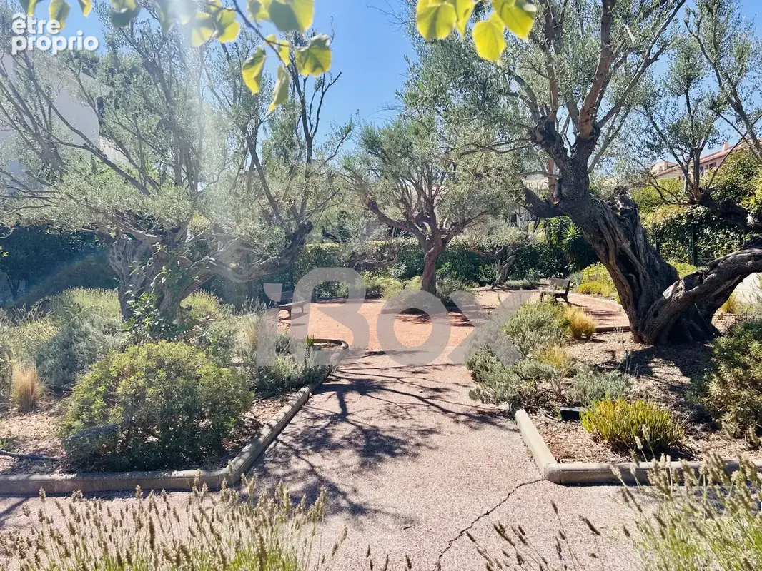 LA VALETTE - LES CRAUS - T2 de 42m2 avec terrasse, cave et parking - photo 6