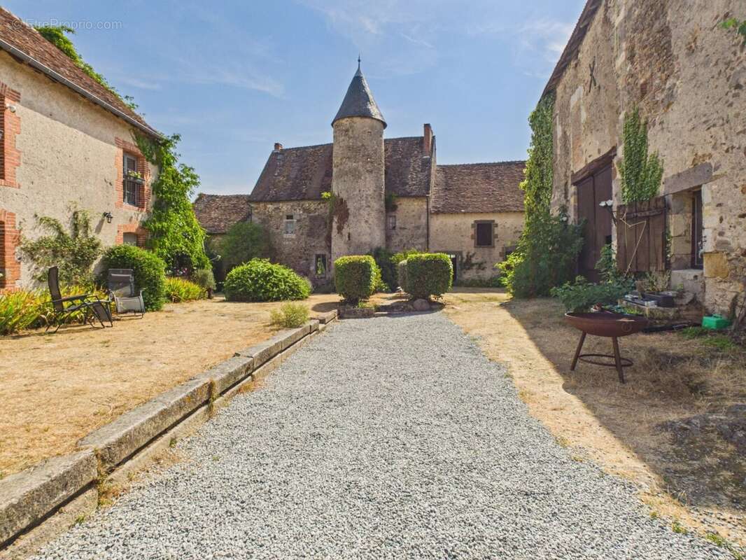 Une occasion rare d'acquérir un château-forteresse unique en son genre, situé au cœur de la Vienne - photo 13