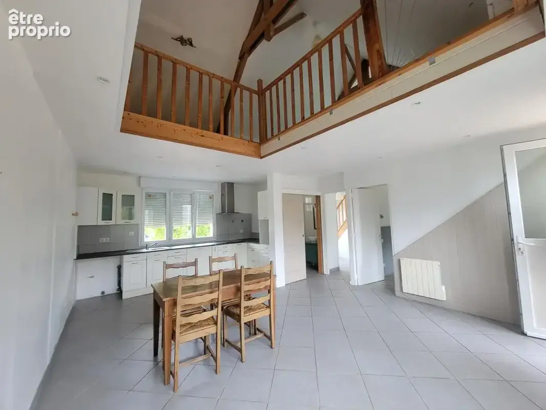 Maison 61 m² à Le Saint  - photo 2