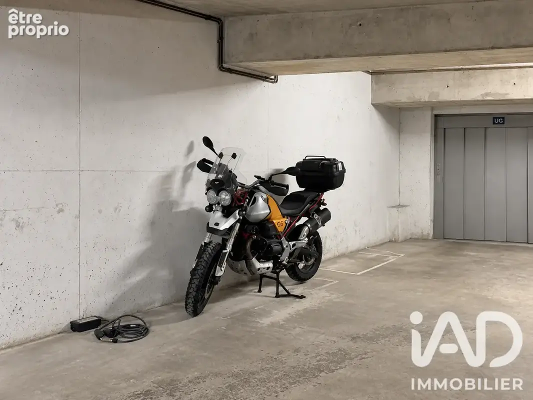 Photo 1 - Parking à PARIS-11E