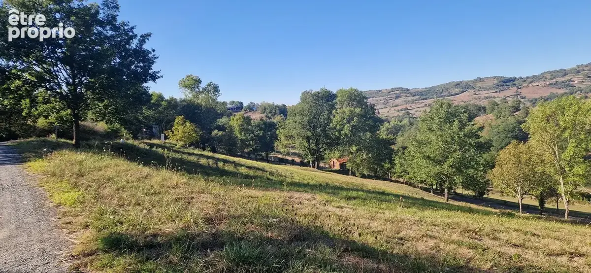 Terrain à MARCILLAC-VALLON