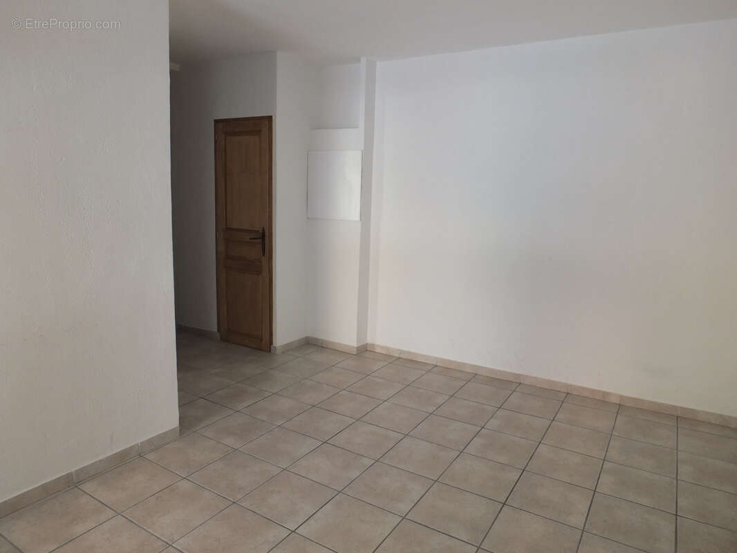 Commerce à SALERNES