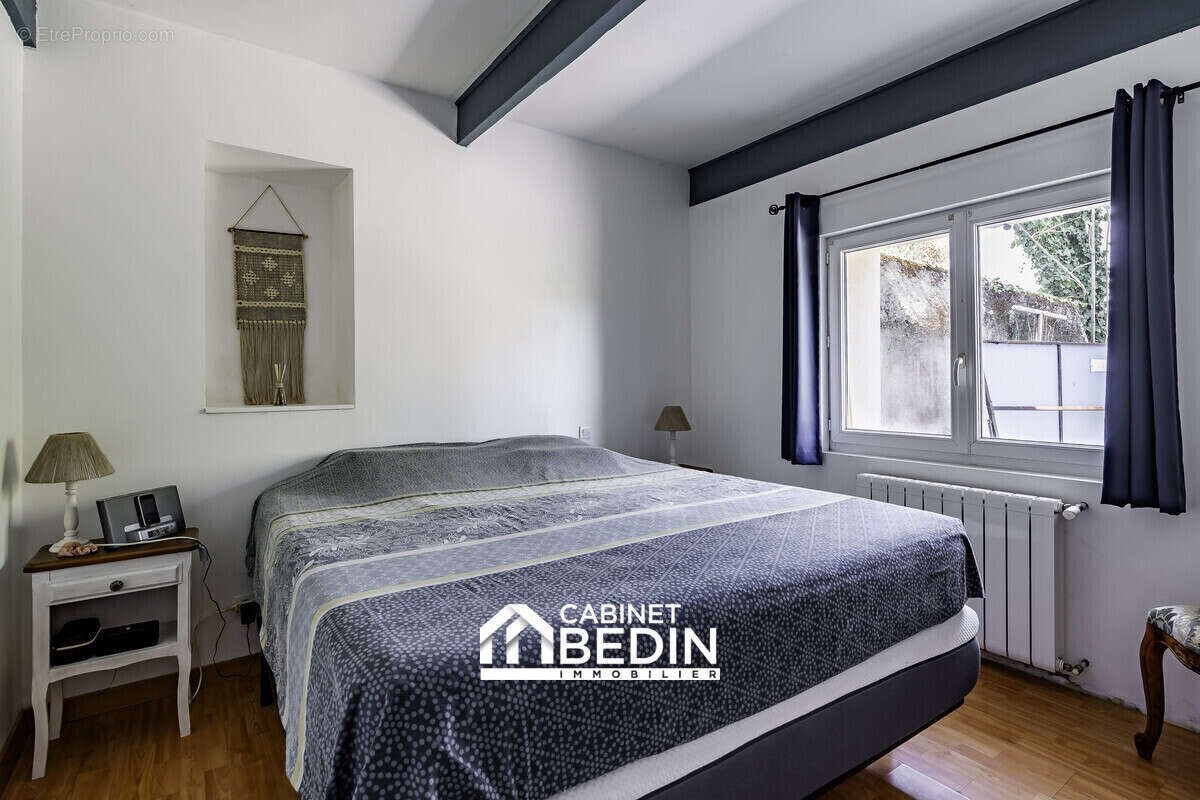Maison 184 m² à Bourg  - photo 8