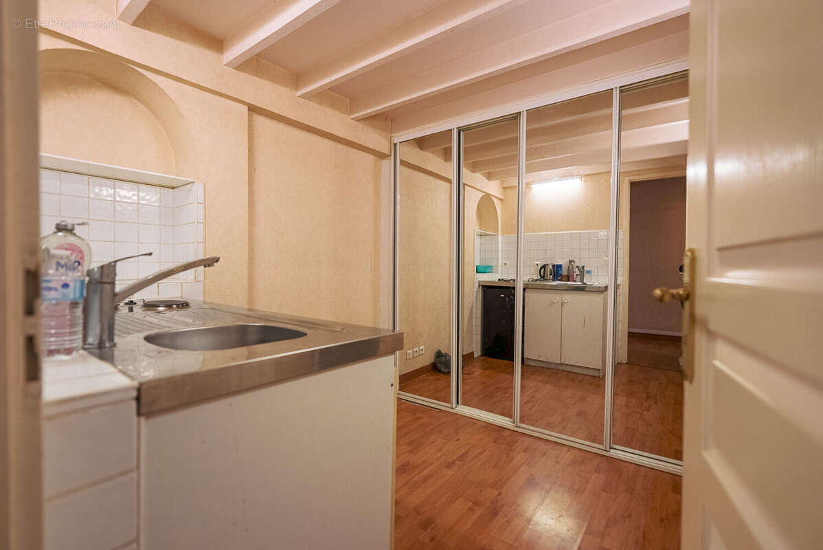 CARCASSONNE - BASTIDE SAINT-LOUIS Workshop de  98m² avec boutique et appartement T2 bis - photo 18