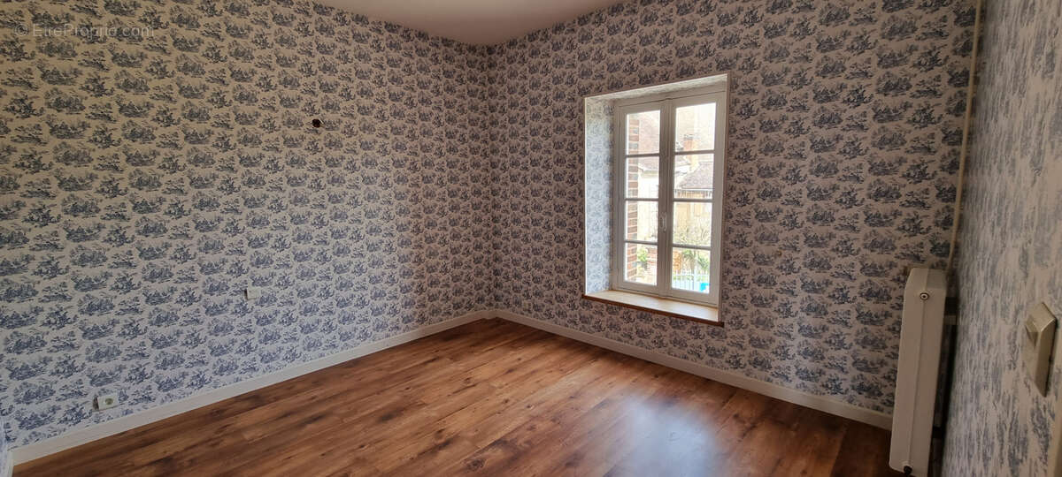 Maison à THORIGNY-SUR-OREUSE