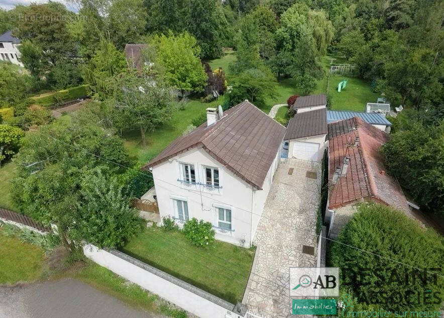 Maison à CONDE-SAINTE-LIBIAIRE