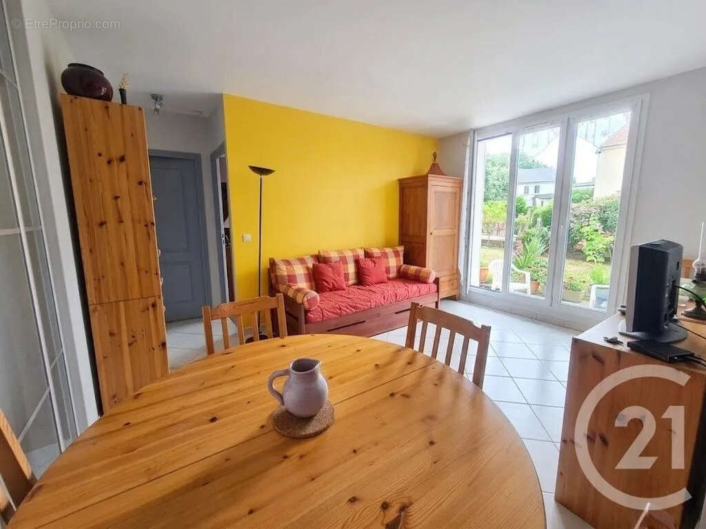 Appartement à SAINT-MAUR-DES-FOSSES