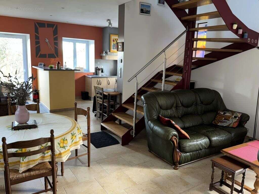 Maison à SAINT-PIERRE-LES-ETIEUX