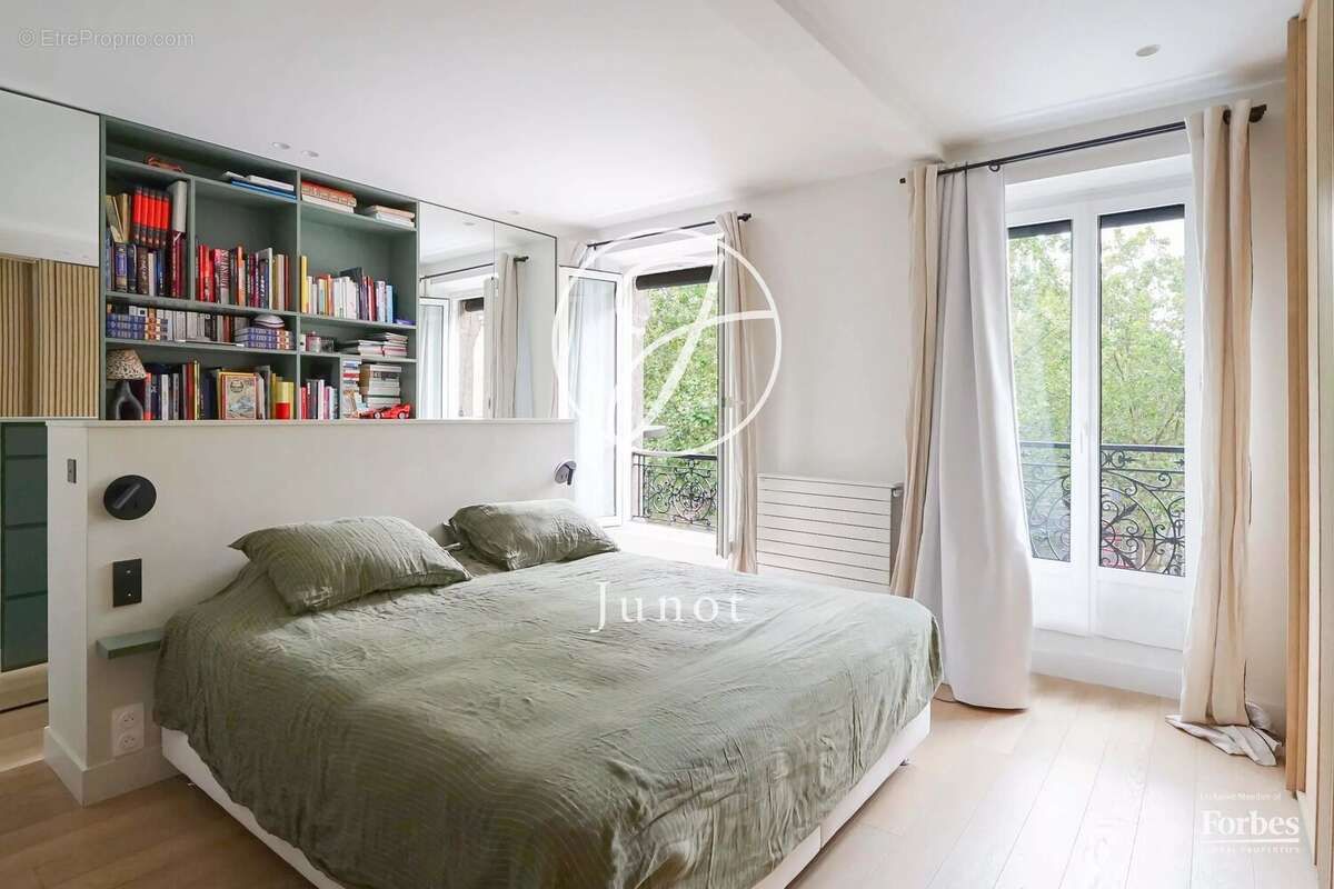 Paris 5e - PLACE MONGE - Duplex - 5 pièces - 138,18m² Carrez - 141,76m² au sol - 3 chambres - Vues dégagées - Rénové - photo 11