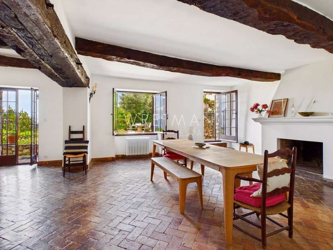 Maison à CHATEAUNEUF-GRASSE
