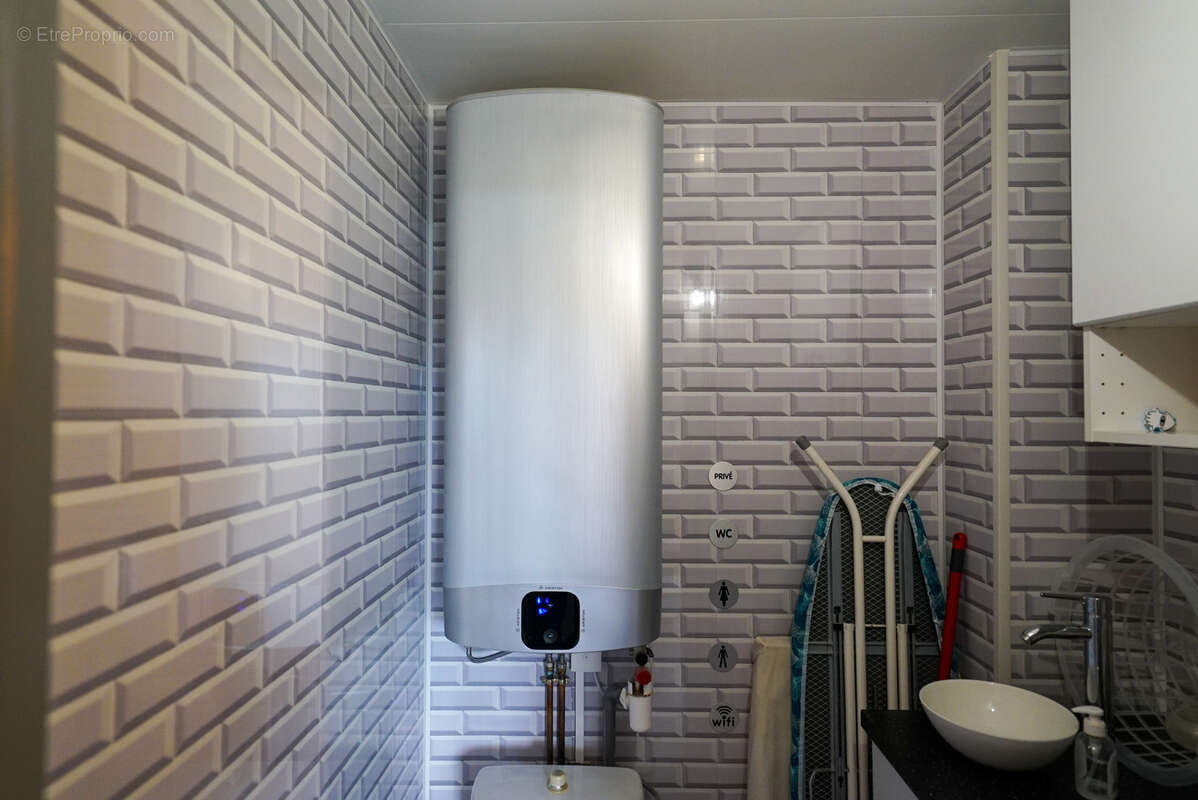 Maison à VIC-LA-GARDIOLE