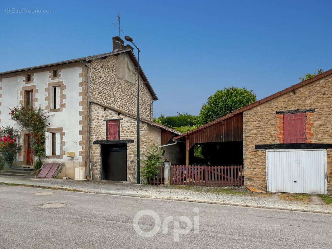 Maison à BERSAC-SUR-RIVALIER