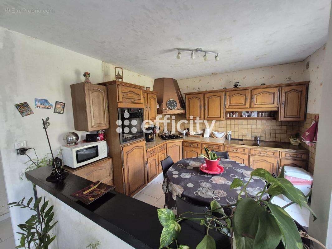 Maison à CHAILLAC-SUR-VIENNE