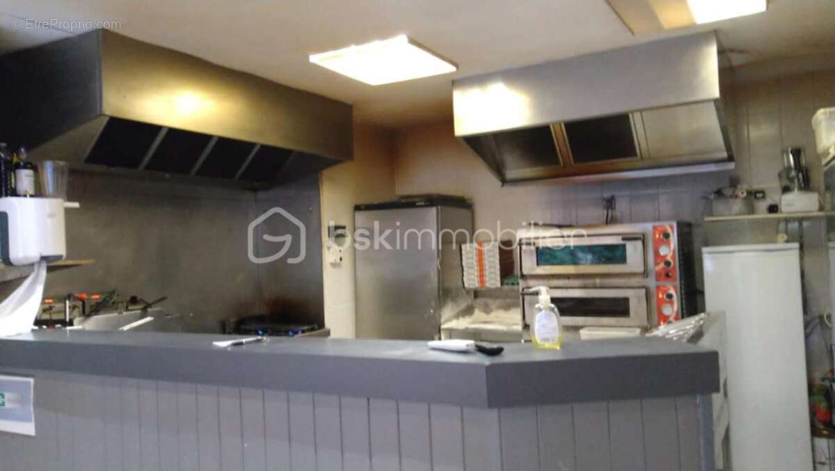 Commerce à LES EYZIES-DE-TAYAC-SIREUIL