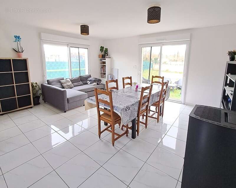 Maison à BUSSAC-FORET