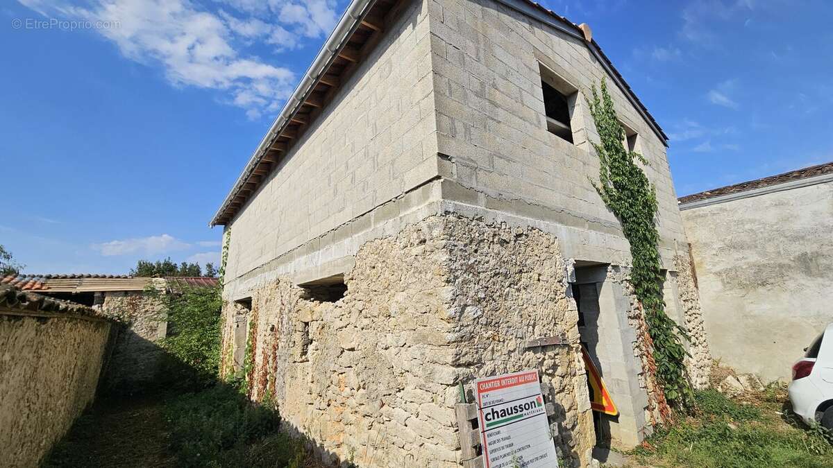 Maison à rénover avec des murs en pierres situé à 25mins de St André de Cubzac - photo 7