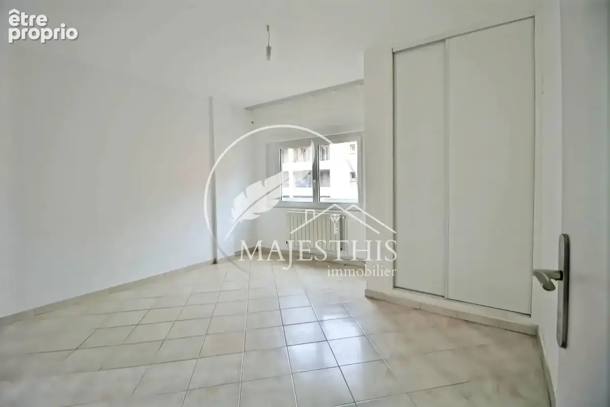 Toulon   haute-ville  appartement t3 traversant de 86,65 m2 avec cave - photo 8