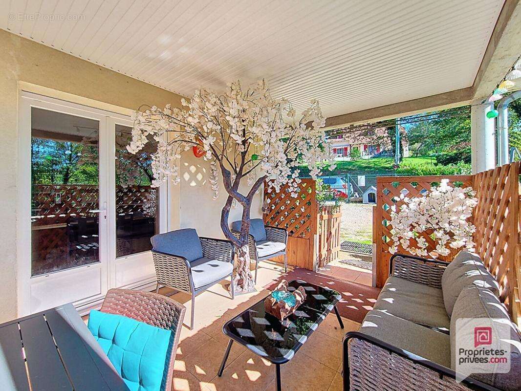 Maison à SAINT-CYR-LA-ROCHE