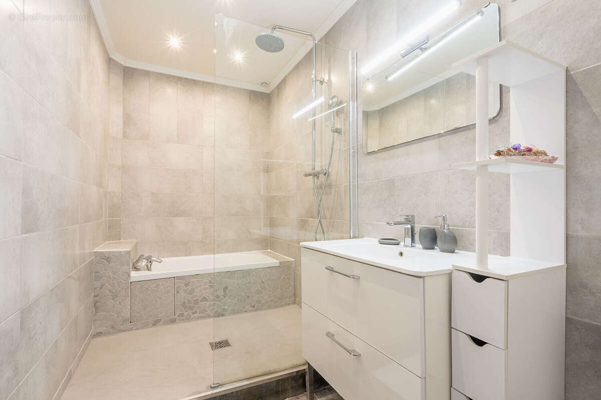 Appartement à LEVALLOIS-PERRET