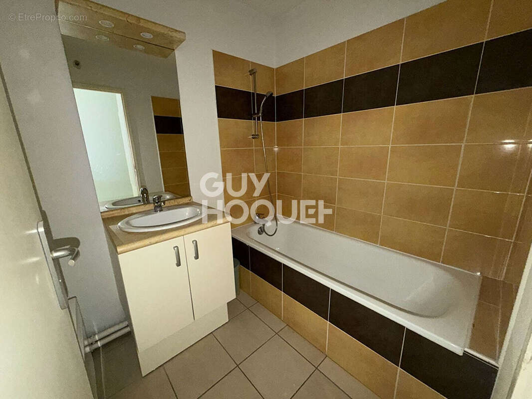 Appartement à RION-DES-LANDES