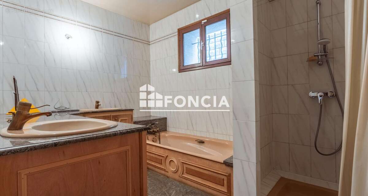 Maison à L'HAY-LES-ROSES