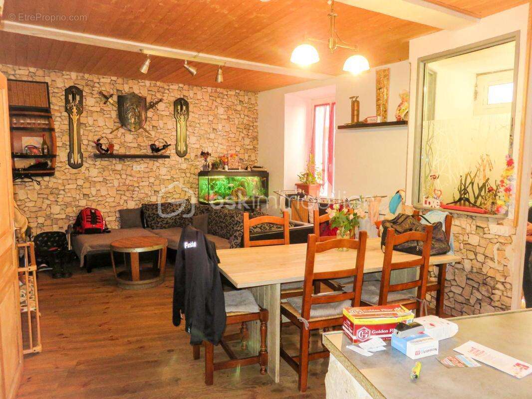 À 5 minutes de lézignan-corbières – maison de village r+2 avec remise – 5 chambres dont une suite parentale – vendue louée – idé - photo 4
