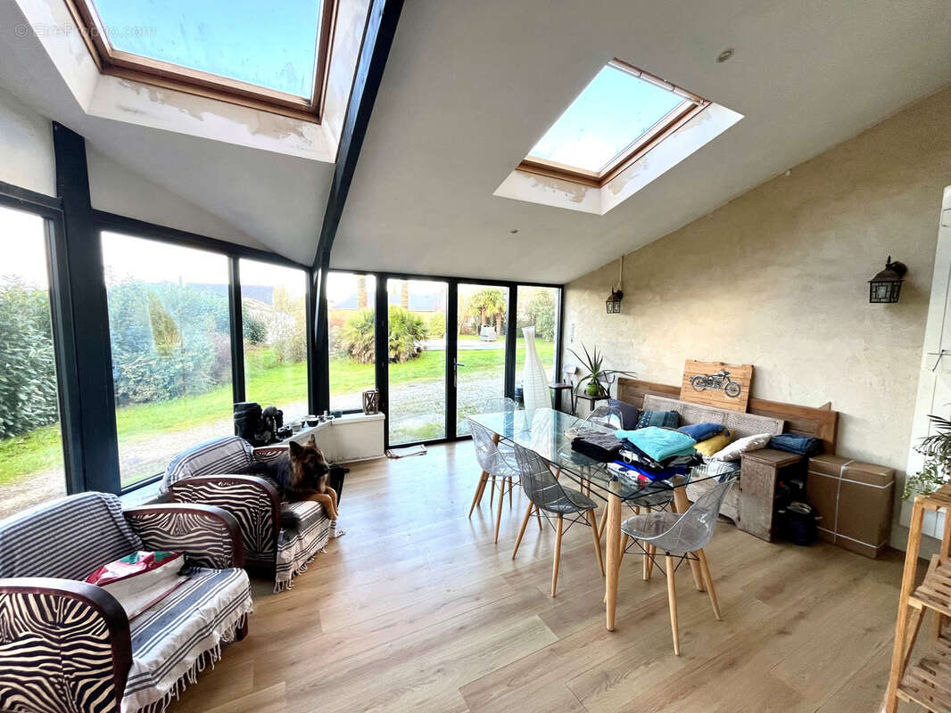 Maison à LOCQUELTAS