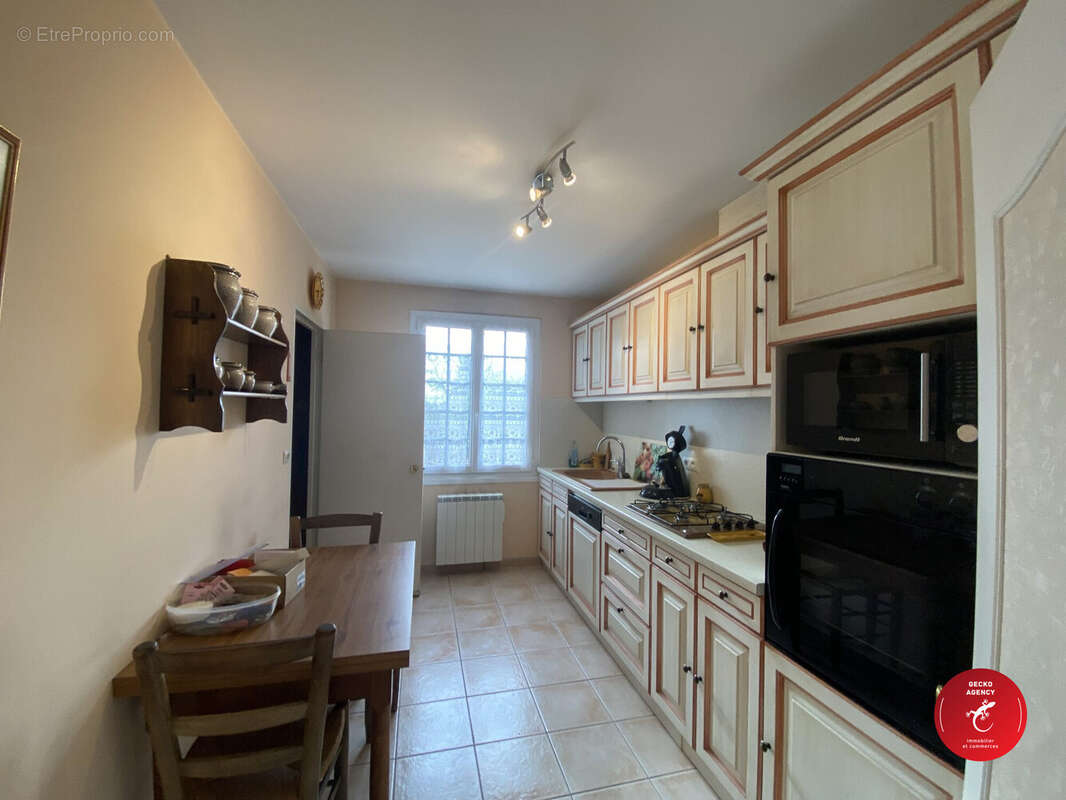 Rez de chaussée - Maison à LE MUY