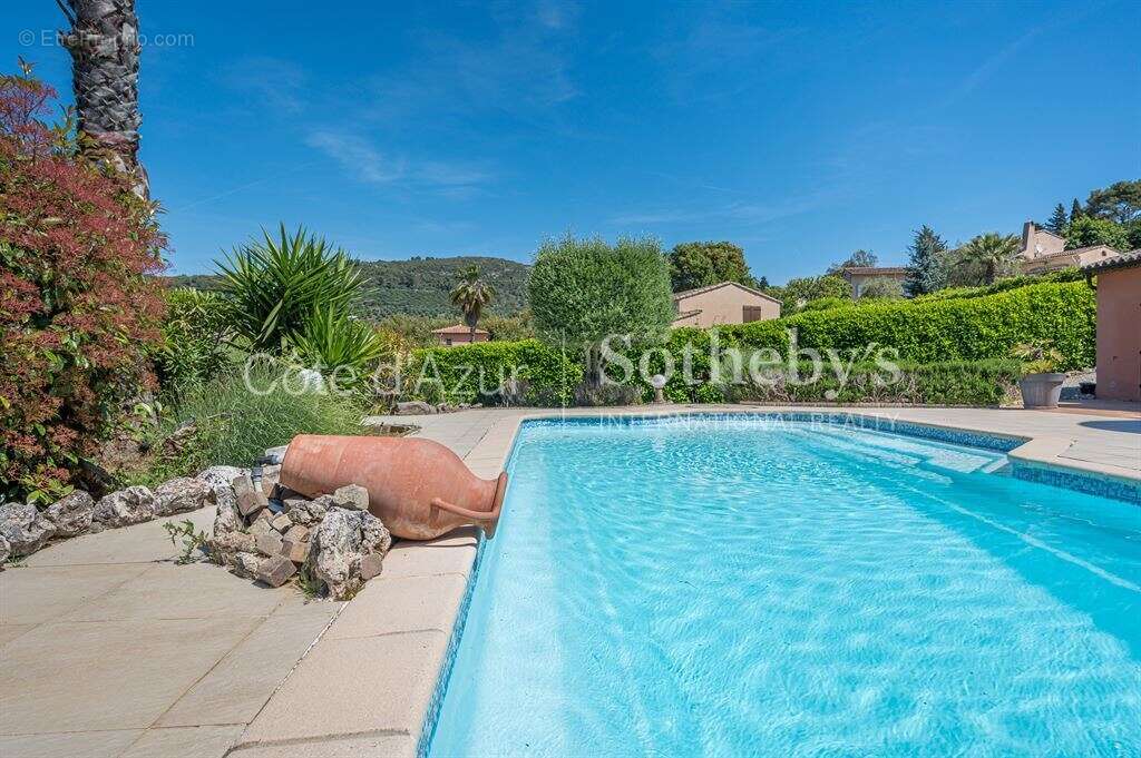 Villa de caractère avec piscine dans un domaine privé proche de Monaco - photo 11