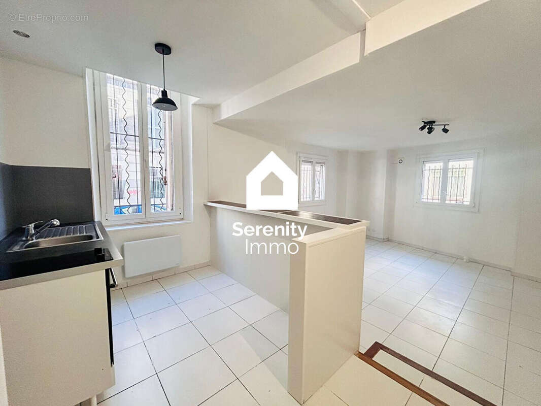 Appartement à MARSEILLE-5E