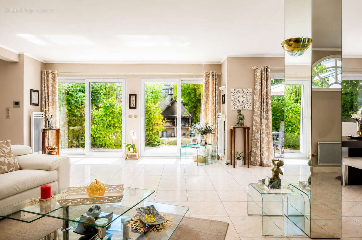 Grande maison familiale de 291 m²  - 5 chambres - Terrain arboré de 756 m² - Sans vis à vis - photo 3