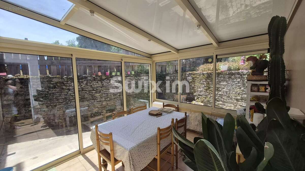 Maison en pierre de 180 m2 et son terrain clos de 1.450 hectares - photo 2