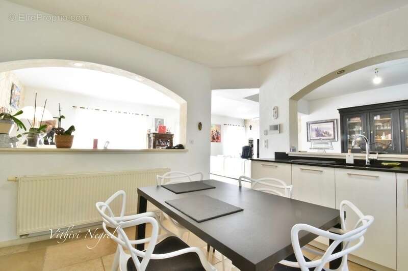 Maison à vendre 5 pièces, MOURIES (13) - photo 9
