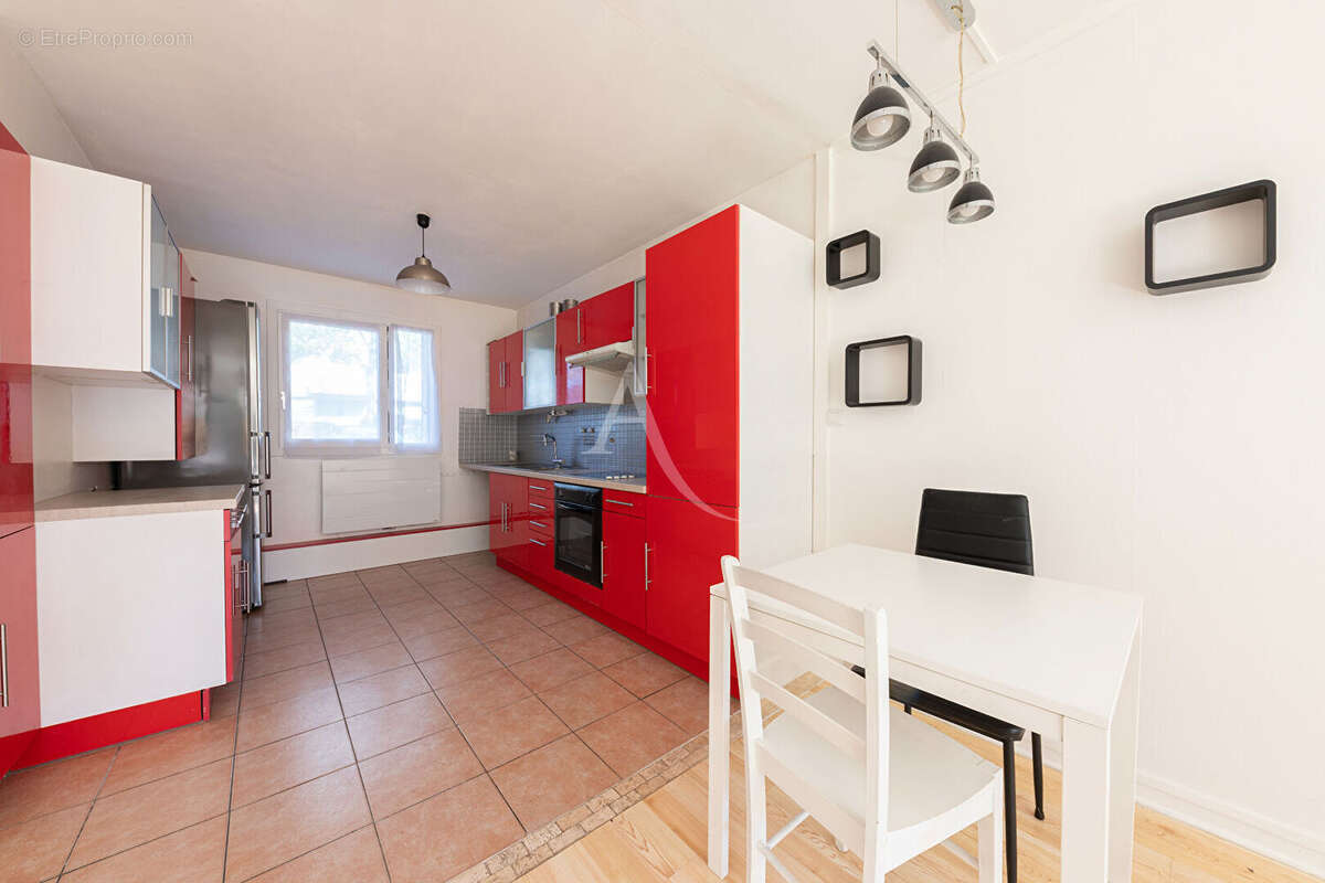 Spacieux deux pièces avec jardin et box - photo 6