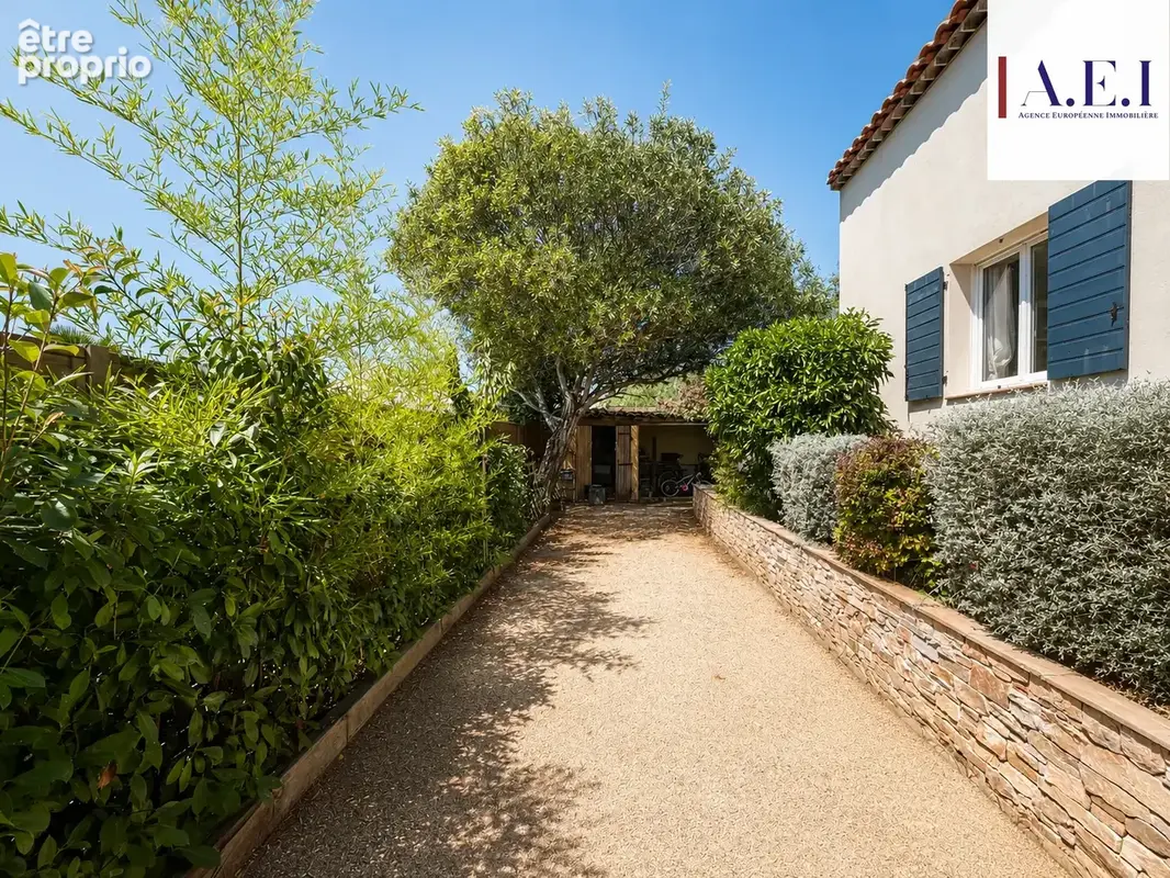 Six-Fours-les-Plages   Propriété provençale de 273 m2 avec piscine & garage - photo 5