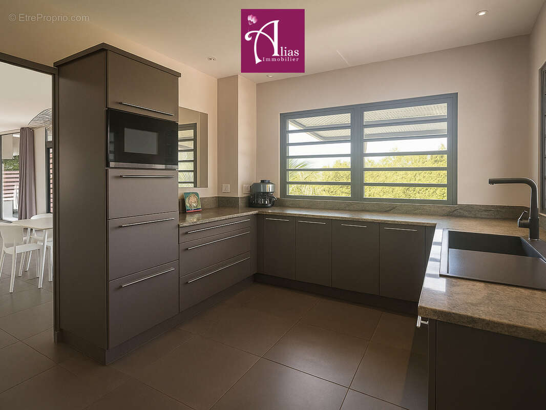 Maison à LES ABYMES