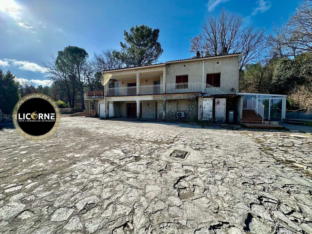 Maison à LE PUY-SAINTE-REPARADE