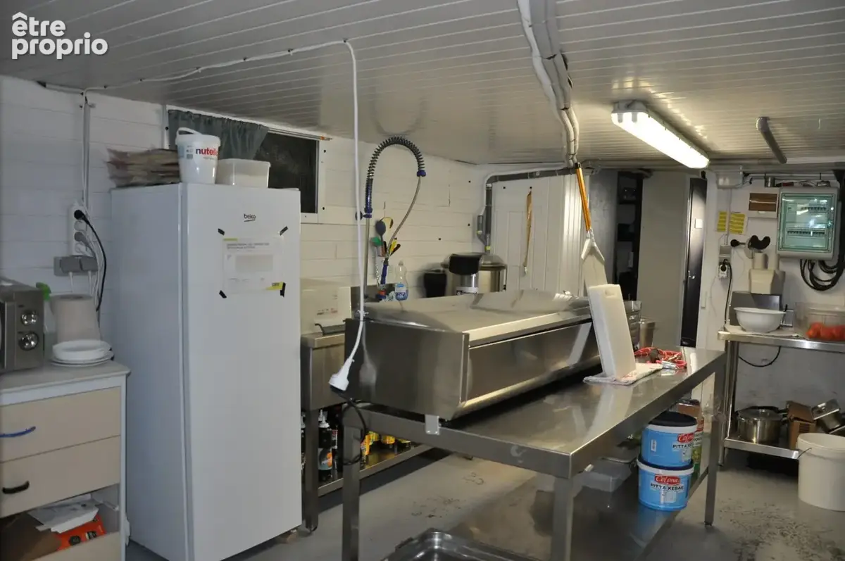 Immeuble en centre-ville à usage de commerce et d'habitation (loués) - photo 6