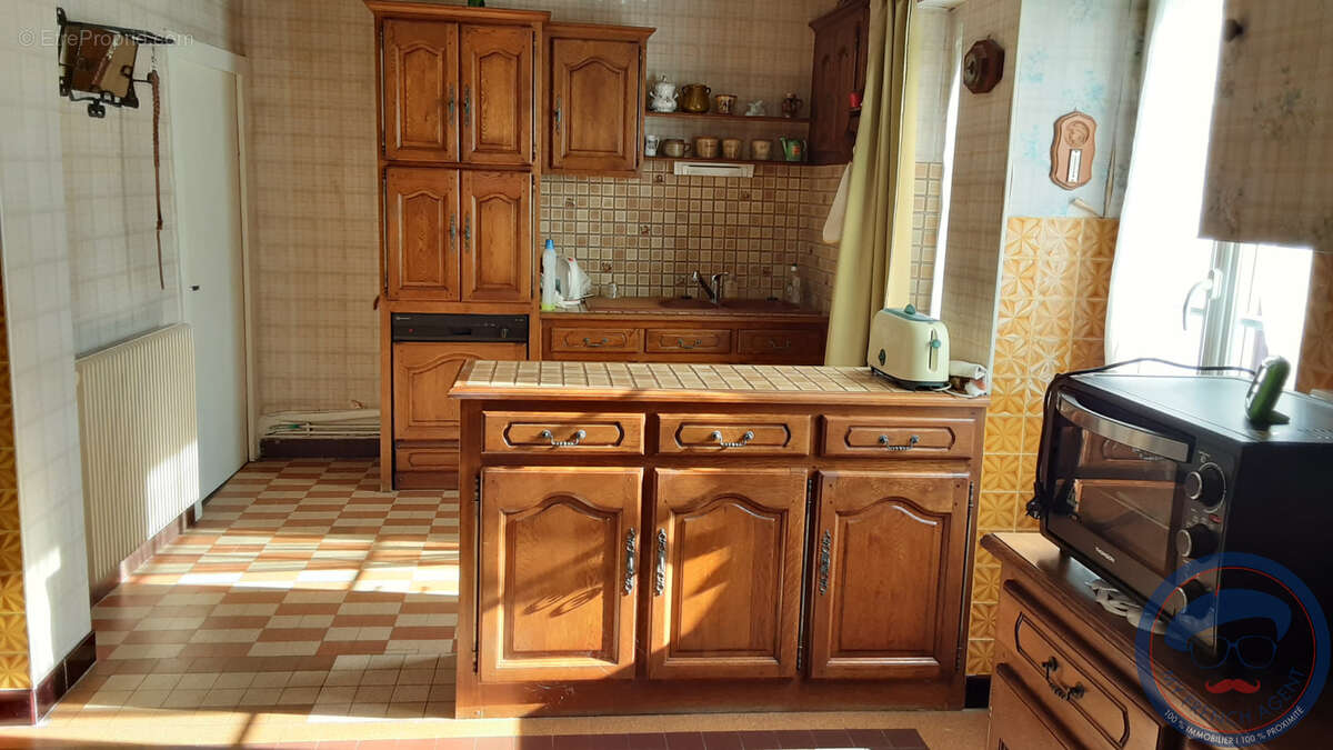 Maison à COURCAY