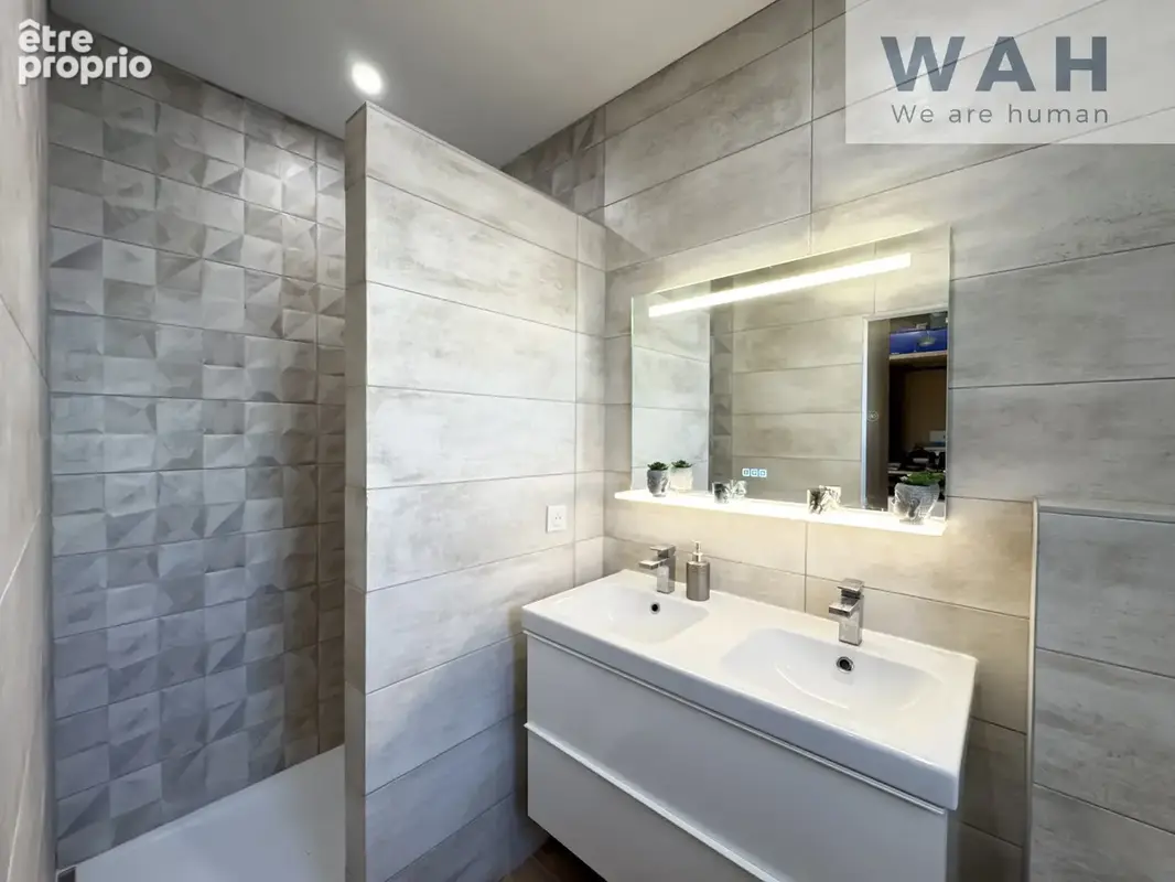 Villa contemporaine récente avec piscine, 5 chambres et jardin paysagé. - photo 13