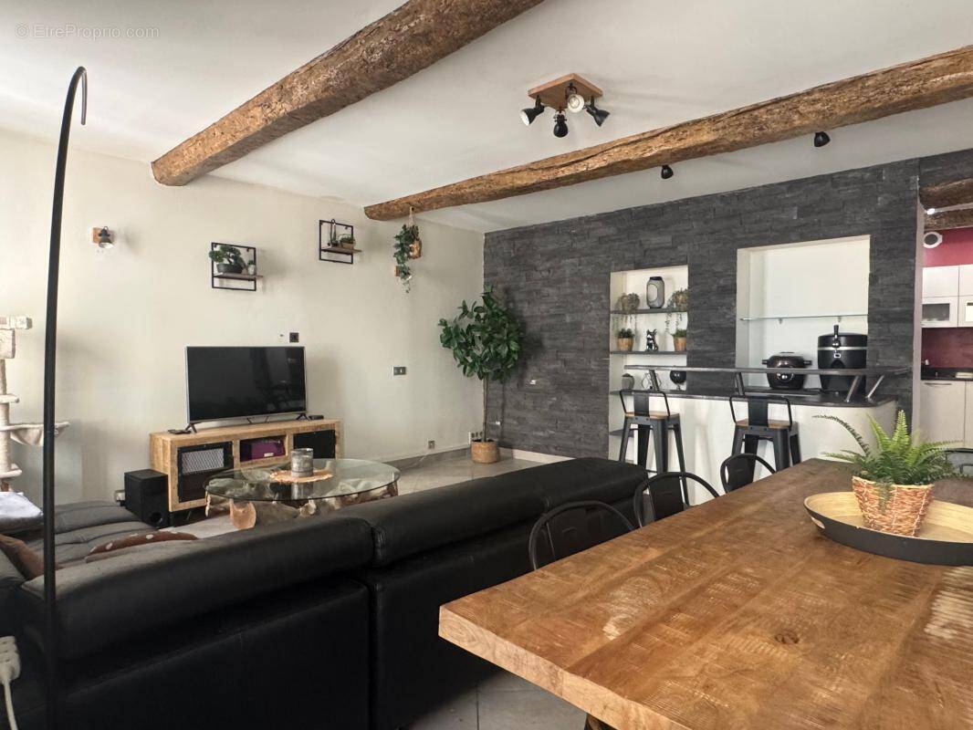 Appartement à SOLLIES-PONT