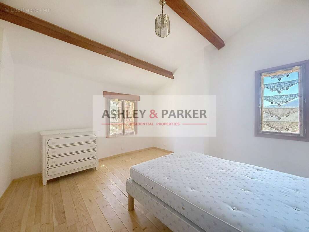 Appartement à SAUSSES